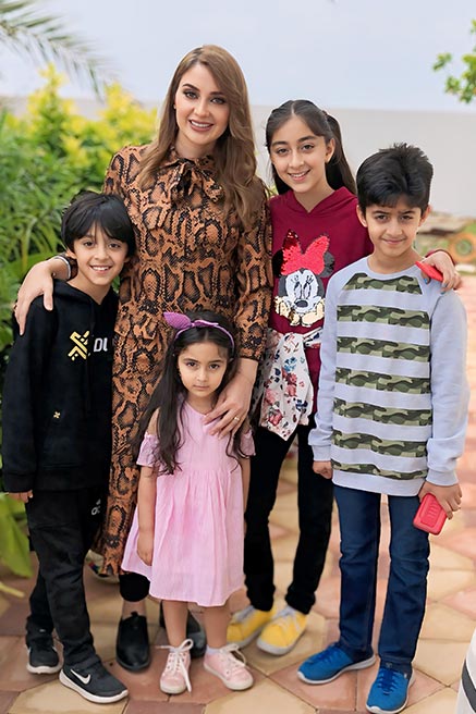د. رسل النعيمي مع عائلتها