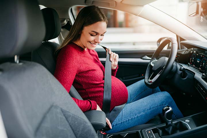 نصائح وتحذيرات للمرأة الحامل عند قيادة السيارة