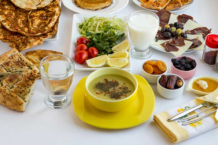 ماذا تأكل في شهر رمضان المبارك؟ وما هي مكونات الإفطار والسحور؟