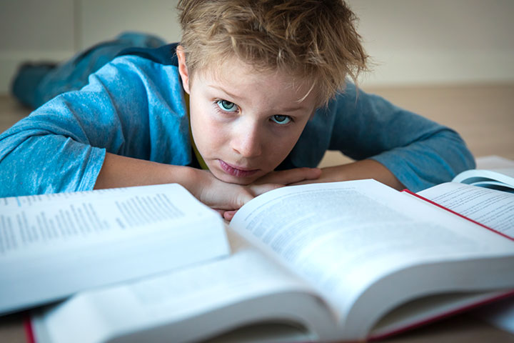 ما هو فرط القراءة لدى الأطفال؟ هل هو مرض أم إعاقة أم قدرة خارقة؟
