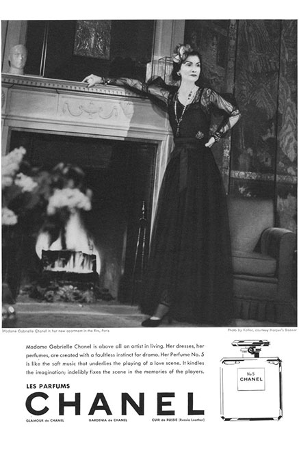 إعلان لعطر" شانيل" نُشر عام  1937 ظهرت فيه جابرييل شانيل بنفسها لترويج العطر - تصوير: فرانسوا كولر - وزراة الثقافة الفرنسية