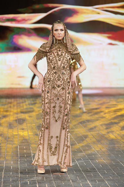 أسبوع الموضة 2021 في دبي.. أزياء تعكس أجواء  المسرح