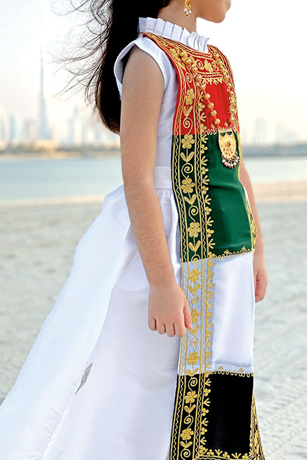في اليوم الوطني الـ51.. لقاء مع  أبرز مصممي الأزياء الإماراتية التراثية