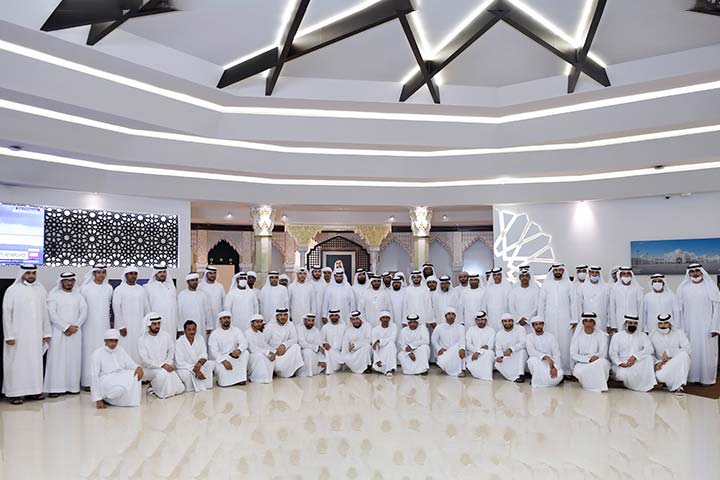 صورة جماعية لبعثة الحج الإماراتية