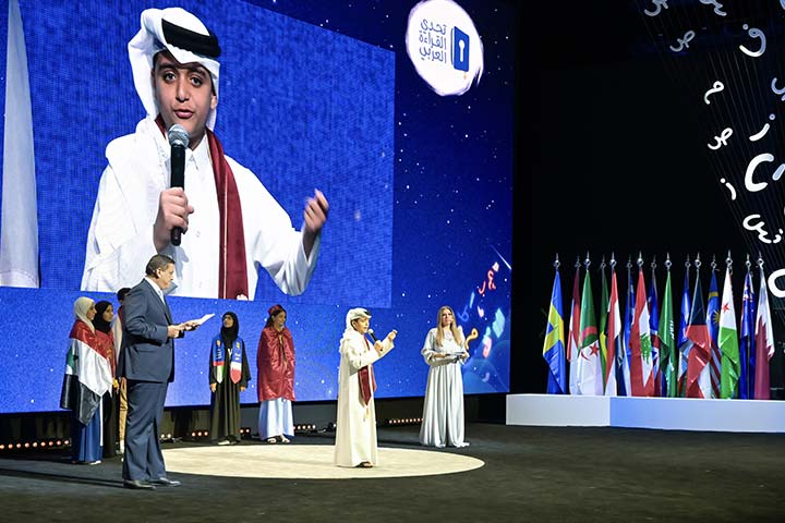 لقب بطل تحدي القراءة العربي 2023 مناصفة بين "عبد الله البري" من قطر و"آمنة المنصوري" من الإمارات